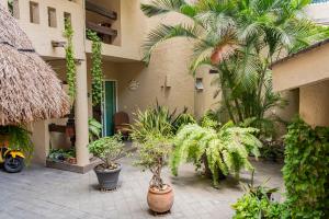 Amazing Complex Near 5th Avenue by Andiani Travel