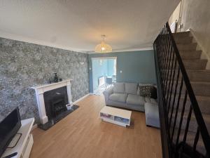 Homely 2 bedroom house, parking