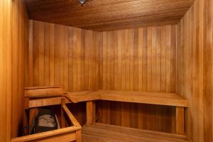 1BR and Sofabed in Marquise, Close to Ski Hill, Fireplace, Hot Tub and Sauna, Gym