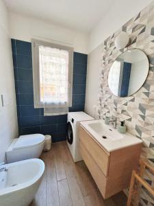 Conero-Alba al Mare-Delfino-1 min a piedi dal mare