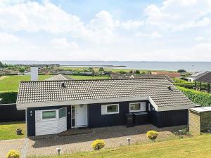 6 person holiday home in Karrebæksminde-By Traum