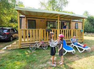 Campings Camping 3 etoiles - Piscine - eeiifd : photos des chambres