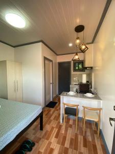 8-Door Room Apartment with Kitchenette and Air-Conditioned Individual Room