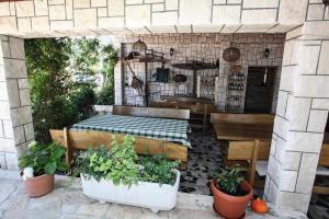 Apartments with parking space Dol, Hvar - 24122