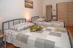 Apartments with parking space Pula - 23336