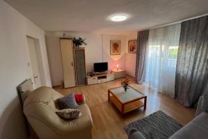 Apartments with WiFi Kastel Stari, Kastela - 24379