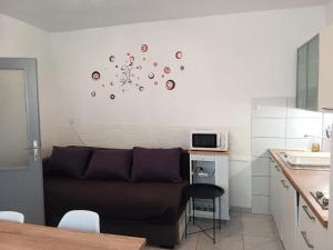 Apartments with parking space Sibenik - 24537