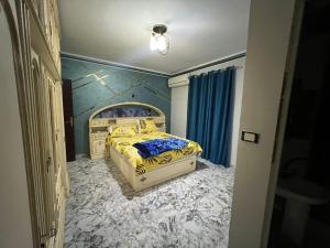 شقة مفروش علي النيل المعادي صف اول مباشرةً