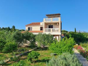 Apartments with parking space Sucuraj, Hvar - 24563