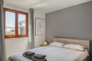 Family-friendly apartments with swimming pool Novigrad - 24585