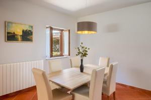 Family-friendly apartments with swimming pool Novigrad - 24585