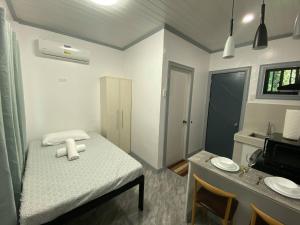 8-Door Room Apartment with Kitchenette and Air-Conditioned Individual Room