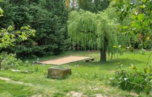 Maisons de vacances Awesome Home In Goult : photos des chambres