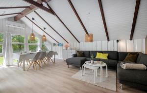 3 Bedroom Awesome Home In Oksbøl