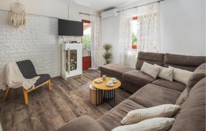 Lovely Home In Tinjan