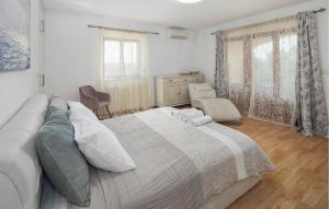 Lovely Home In Tinjan