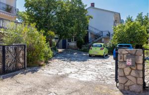 Gorgeous Apartment In Jadranovo