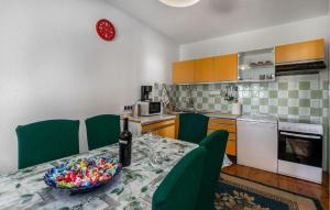 Gorgeous Apartment In Jadranovo