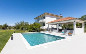 1 Bedroom Awesome Apartment In Kampor