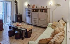 Maisons de vacances Awesome Home In Goult : photos des chambres