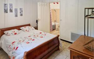 Maisons de vacances Awesome Home In Goult : photos des chambres