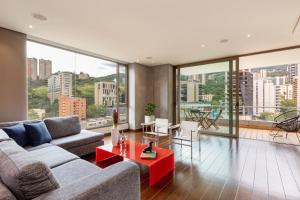 Exclusive Apartment with Stunning Views Steps from Provenza