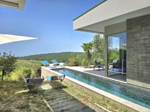 Holiday Home near Rodonit Beach with Garden