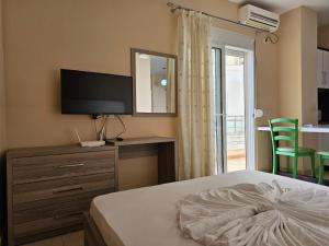 Coastal Apartment Near Santa Quaranta