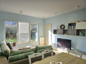 Apartment near Elements Beach with Pool
