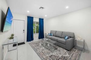 Uhost AI - Remodeled 1B Oasis in Ft Lauderdale
