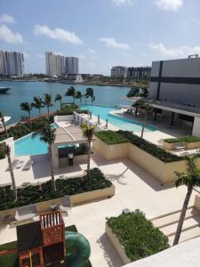 2 BR Apartment in Marina Condo