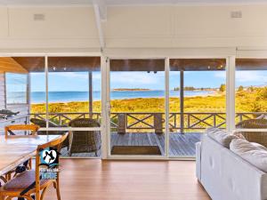 Absolute Beachfront 3BR 2BA Home w Beach Track