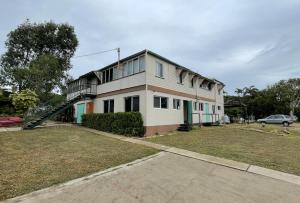 Mangoes Backpacker Hostel & Farmstay