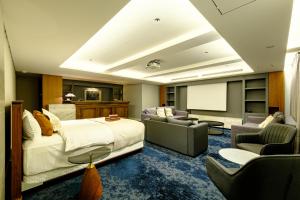 Roppongi House by U - Designers room - Steps to Roppongi Hills & Nightlife