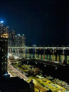 Cozy & Modern Home at the Beach