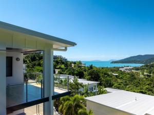 Airlie Summit Apartments