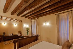Classic Triple Room room in Hotel Saturnia & International
