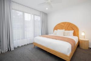 Sienna Cove - Elegant Retreat near Merewether Beach