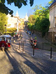 B&B / Chambres d'hotes Romantic Artist Room Montmartre Bed & Breakfast : photos des chambres