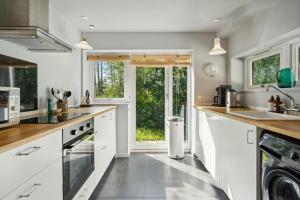 Wooden Summer House With Beach Volley At Øer Beach