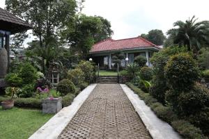 Villa Murah Nyaman dekat Taman Safari Cisarua Puncak Bogor - Villa Kutilang