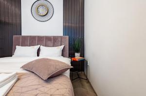 Modern Studio 9 May with Balcony