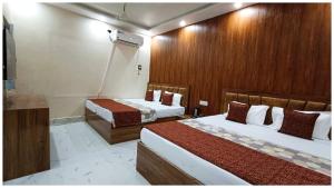 HOTEL !Vrrinda! Near Kashi Vishwanath Temple - Providing Free Wi-fi And Parking Facility - A Best Budget Homestay in Varanasi