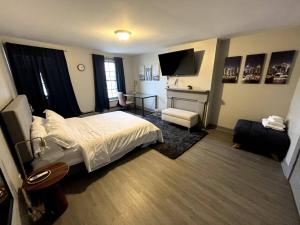 Massive 5BD4BA 3-Story Duplex @ Downtown Albany