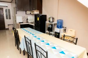 Townes Huge Home Big Grps Big Fam Near SM Ecoland DGT Coastal road ADDU UM