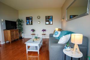 Panoramic Acres B & B - Lake & Mountain Views