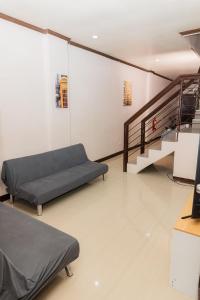 Townes Huge Home Big Grps Big Fam Near SM Ecoland DGT Coastal road ADDU UM