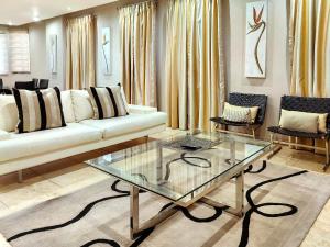 4 on Pritchard Luxury Suites