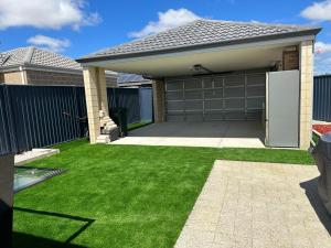 Cozy and Compact Holiday and Business Home