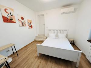 Chic 3BR Scandinavian Retreat - Central 110sqm